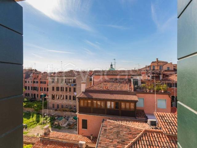 Vendesi trilocale a Venezia, Santa Croce