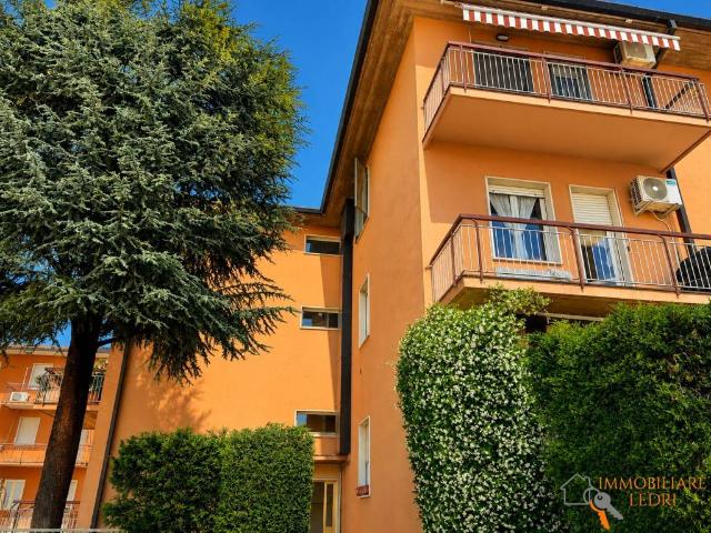 Vendesi quadrilocale a Verona via Nicolò Copernico, Zona Fiera