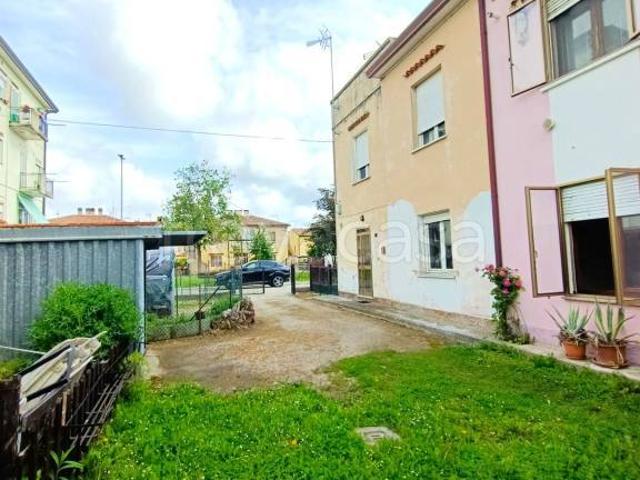 Vendesi trilocale ad Adria via Bortolina, 35