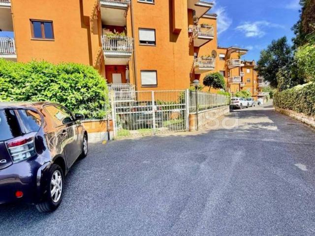 Vendesi trilocale ad Albano Laziale via Trilussa, 123