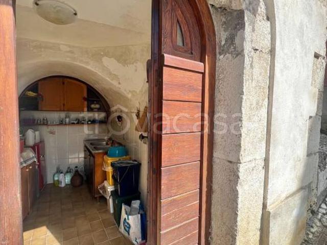 Vendesi trilocale ad Atina via Planca