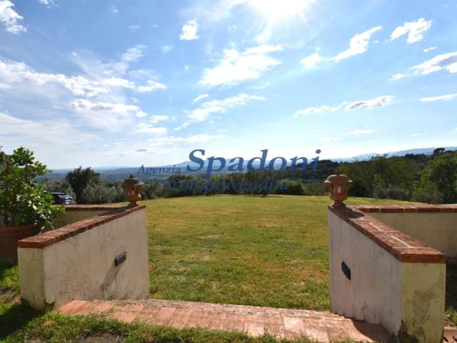 Vendesi villa a Lamporecchio