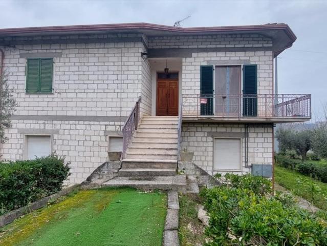 Vendesi villa a Manoppello Scalo, Manoppello
