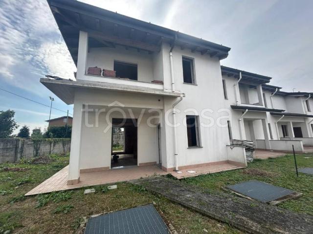 Vendesi villa a schiera a Castel Rozzone via Monte Bianco