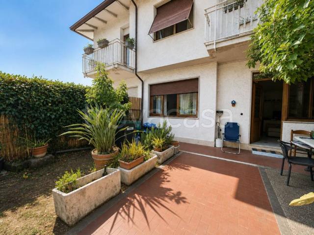 Vendesi villa a schiera a Carrara via Bassagrande, 22, Marina Di Carrara