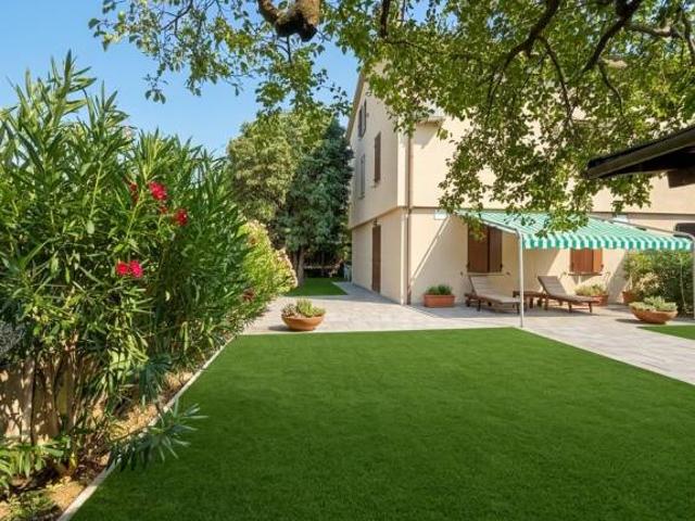 Vendesi villa a schiera a Cavezzo via Quercia, 135, Disvetro
