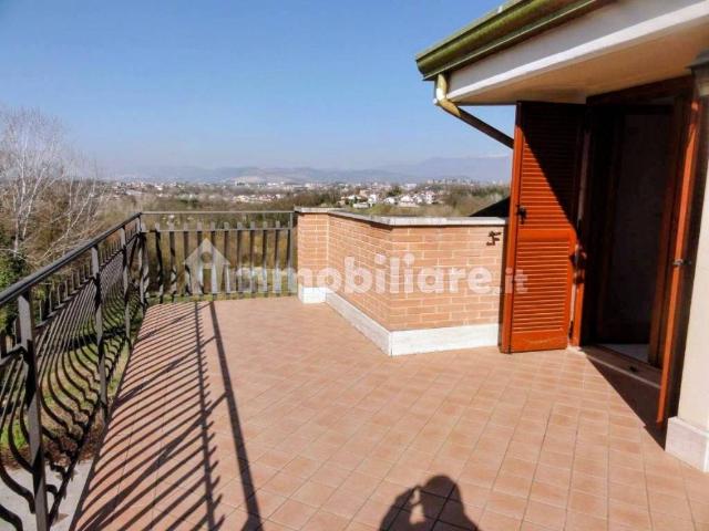 Vendesi villa a schiera a Ceccano via Scifelli