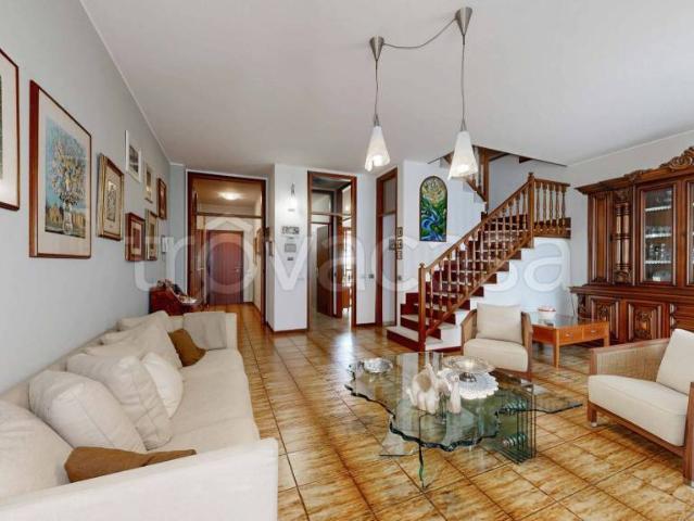Vendesi villa a schiera a Cinisello Balsamo via 25 Aprile, 196, Bellaria