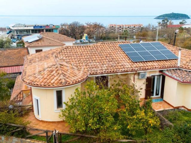 Vendesi villa a schiera a Cirella, Diamante