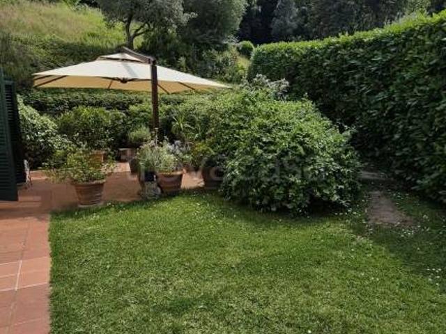 Vendesi villa a schiera a Fiesole via Caldani