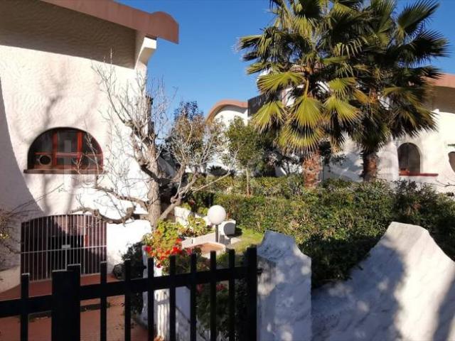 Vendesi villa a schiera a Francavilla al Mare viale Alcione