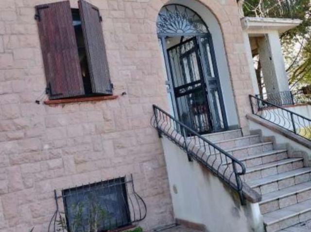 Vendesi villa a schiera a Gualdo Tadino via Giuseppe Giorenghi 33