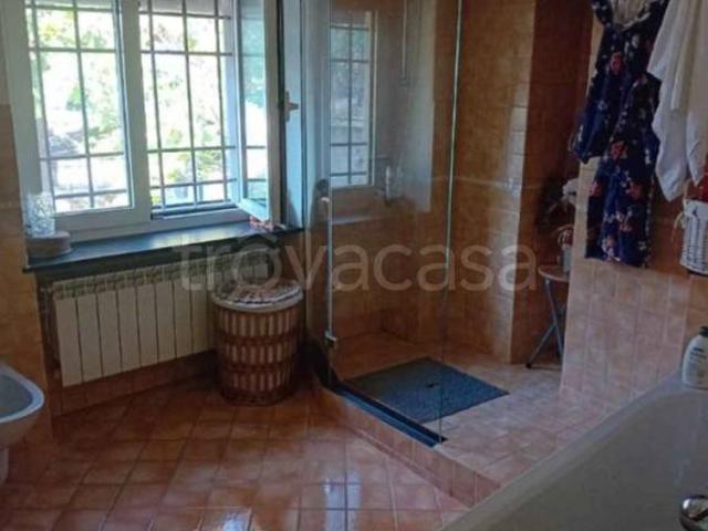 Vendesi villa a schiera a Genova, Belvedere