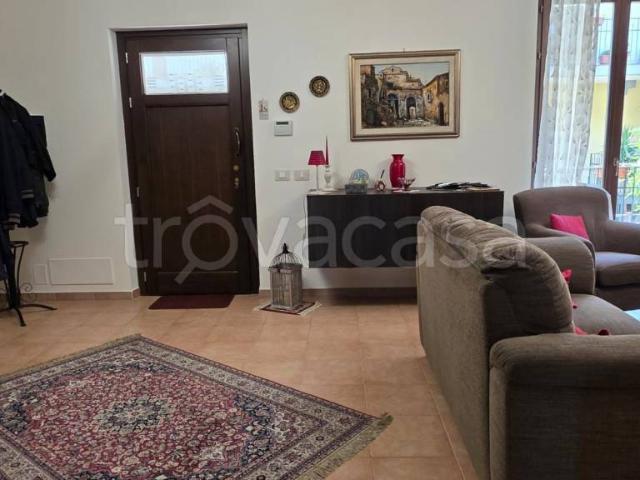 Vendesi villa a schiera a Giarre via Mongibello