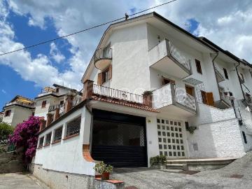 Vendesi villa a schiera a Giffoni Valle Piana