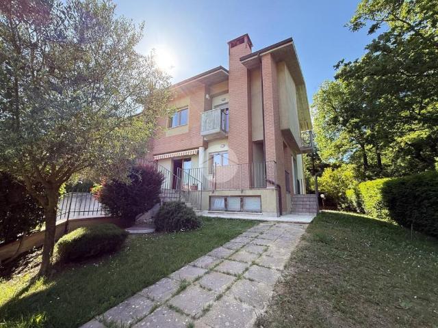 Vendesi villa a schiera a L'Aquila, Coppito Preturo