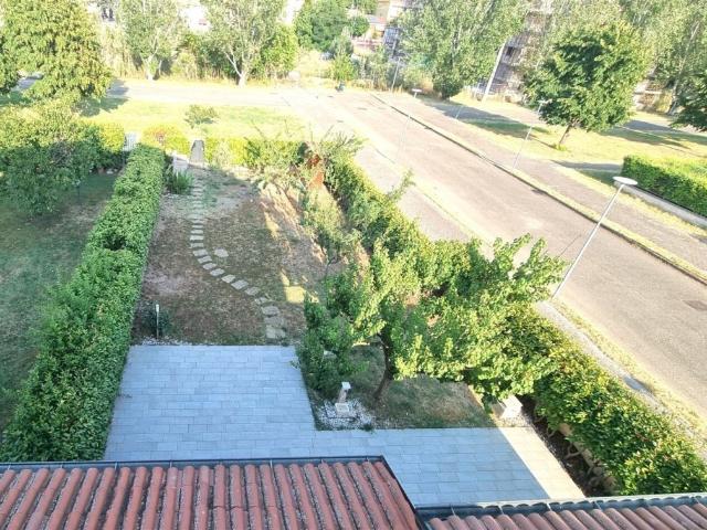 Vendesi villa a schiera a Parma via Ottavio Pattacini, 7