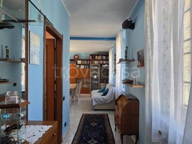 Vendesi villa a schiera a Pavia, Via Riviera