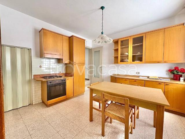 Vendesi villa a schiera a Peschiera del Garda