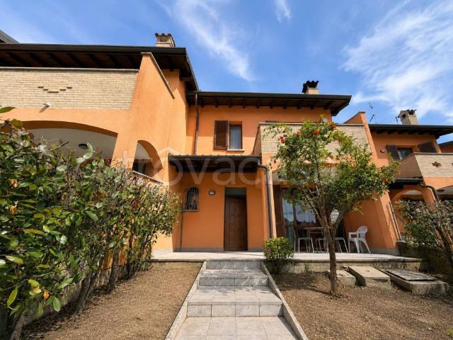 Vendesi villa a schiera a Piacenza via Paolo Costermanelli, Baia del Re