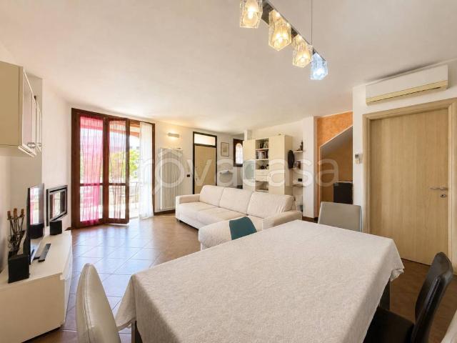 Vendesi villa a schiera a Piacenza via Paolo Costermanelli, Baia del Re