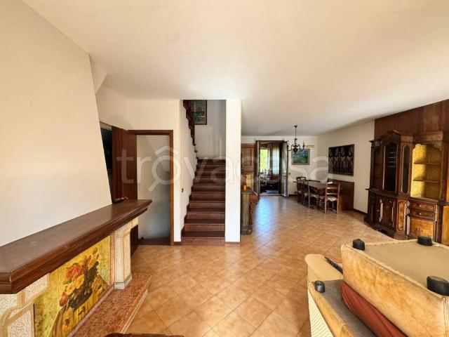 Vendesi villa a schiera a Piacenza via Ranieri Schippisi, 31, Besurica
