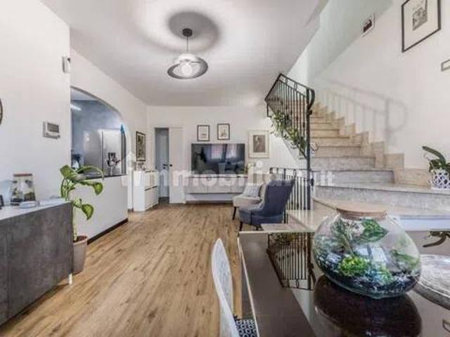 Vendesi villa a schiera a Roma via Bartolomeo Nogara, Ostia Antica