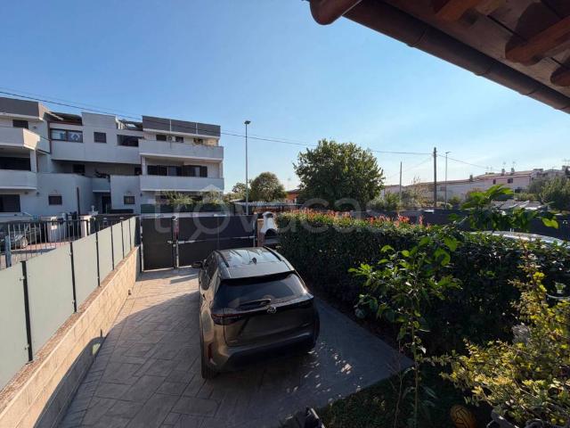 Vendesi villa a schiera a Roma via Castellinaldo, 76, Piana del Sole