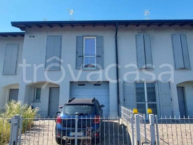 Vendesi villa a schiera a Romanengo via Don Lorenzo Milani
