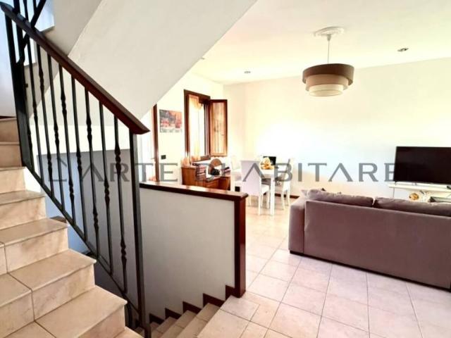 Vendesi villa a schiera a Santa Maria di Sala, Caltana