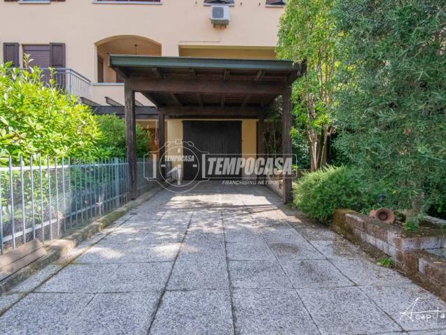 Vendesi villa a schiera a Soliera via Reno