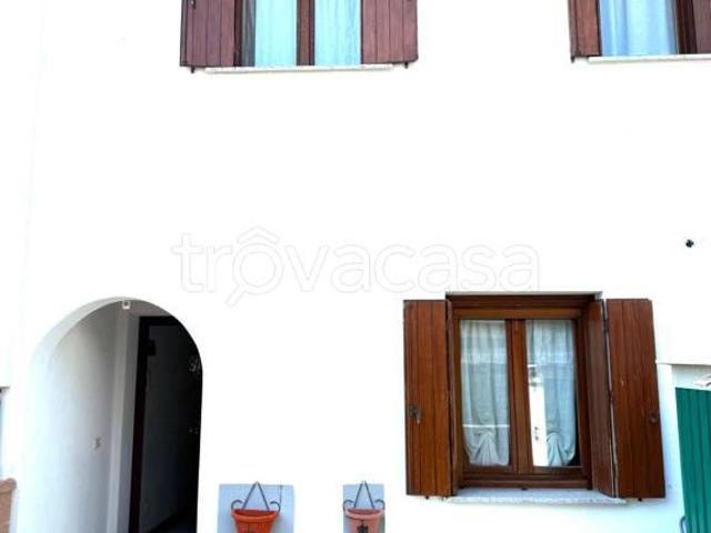 Vendesi villa a schiera a Turriaco