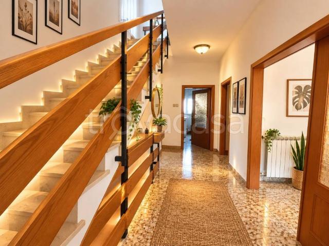 Vendesi villa a schiera a Terni, Maratta Sabbione