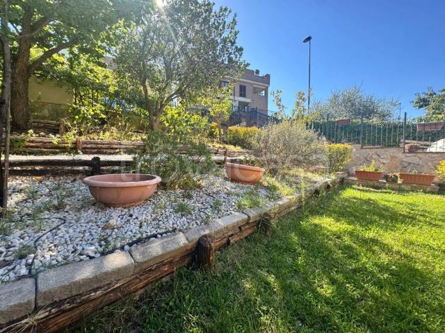 Vendesi villa a schiera a Terni via Beppe Lombardi, Valserra Valnerina