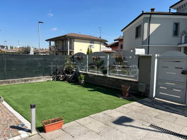 Vendesi villa a schiera a Treviglio via San Martino