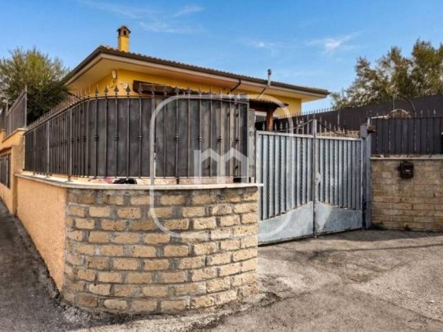 Vendesi villa a schiera a Vermicino, Frascati