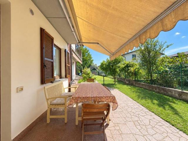 Vendesi villa a schiera ad Ambivere via Alessandro Volta, 15