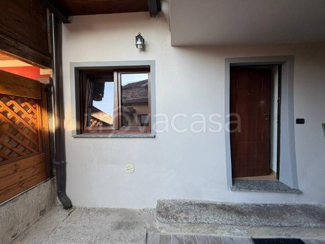 Vendesi villa a schiera ad Arona via Bernardo Baglioni, 2, Montrigiasco