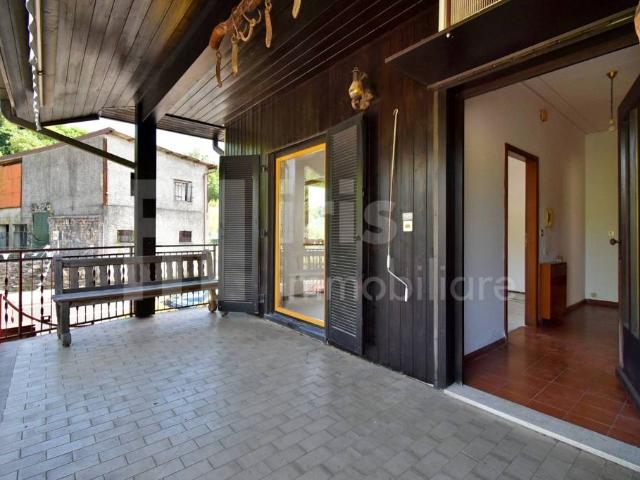 Vendesi villa a schiera ad Artegna
