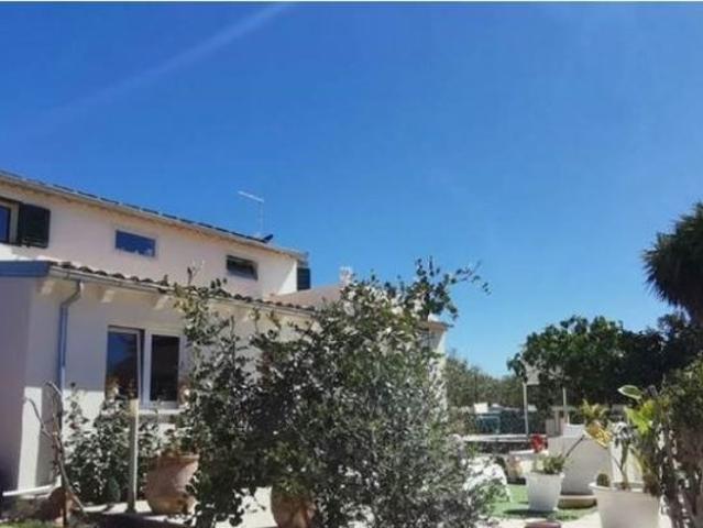 Vendesi villa a Scicli, Scicli
