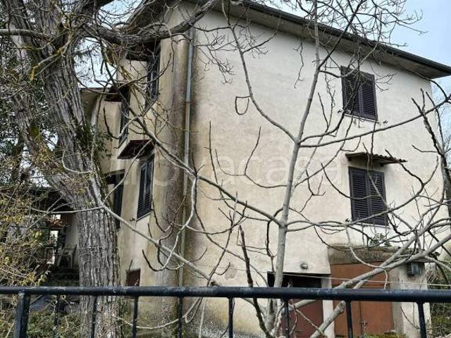Vendesi villa bifamiliare a Contigliano via Montisola