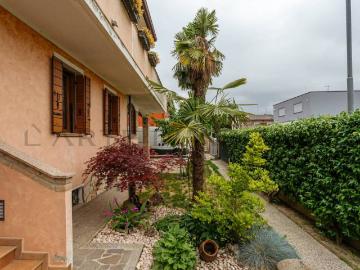 Vendesi villa bifamiliare a Campolongo Maggiore via Roma, 1