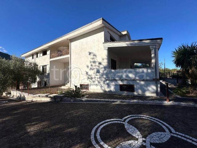 Vendesi villa bifamiliare a Cancello, San Felice a Cancello