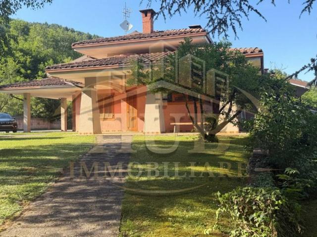 Vendesi villa bifamiliare a Caraglio via bottonasco