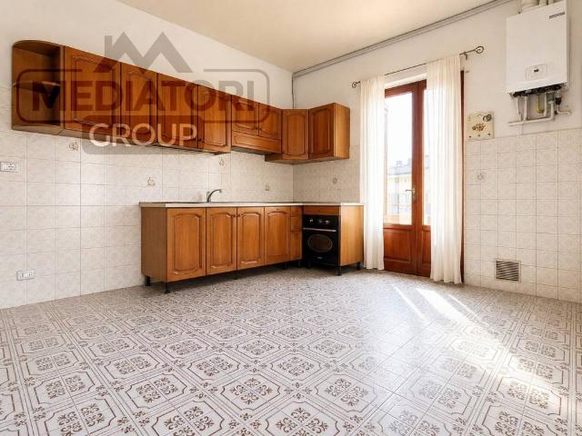 Vendesi villa bifamiliare a Cascine, Buti