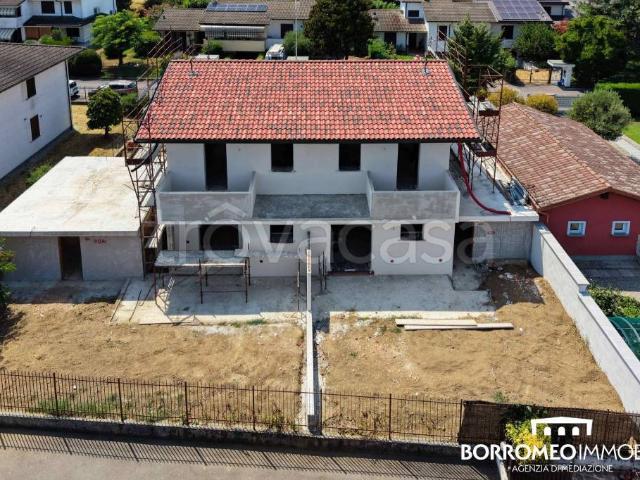 Vendesi villa bifamiliare a Casalmaiocco via Enrico Mattei