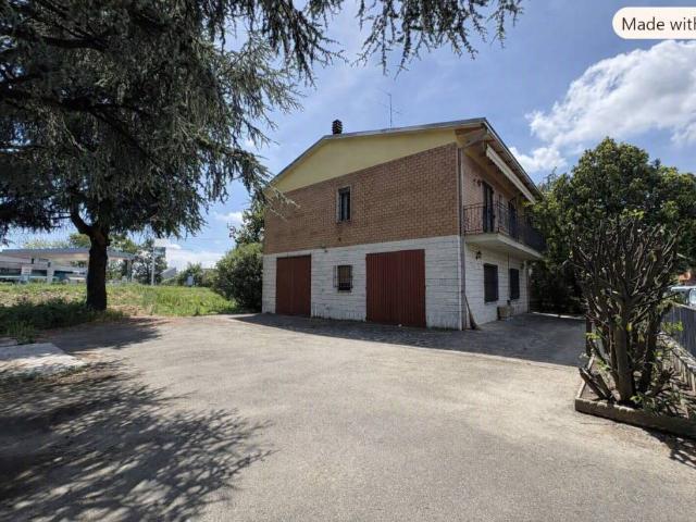Vendesi villa bifamiliare a Castelfranco Emilia via Giovanni Ruffini, 36, Piumazzo