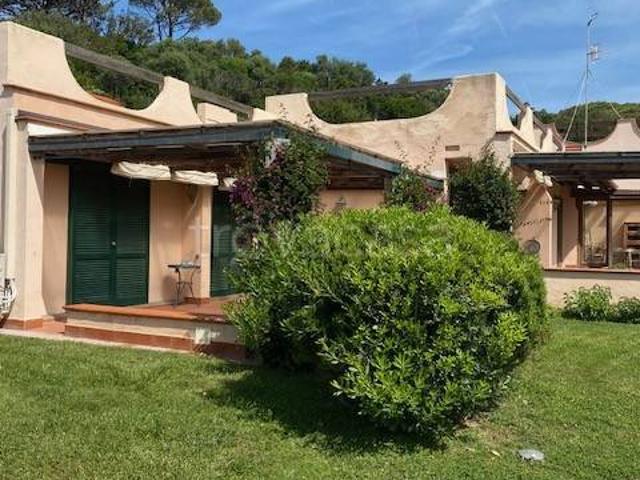 Vendesi villa bifamiliare a Castiglione della Pescaia via del Bosco Ceduo, Punta Ala