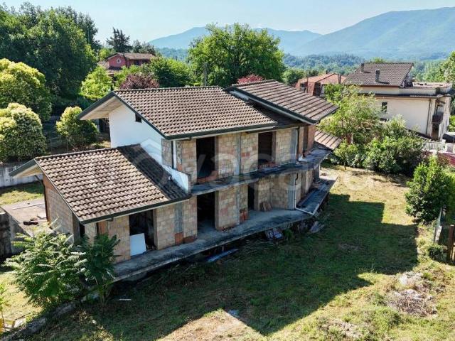 Vendesi villa bifamiliare a Ceccano via Colle Antico, 29