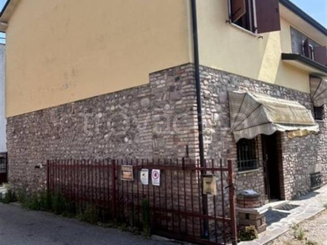 Vendesi villa bifamiliare a Cereta, Volta Mantovana